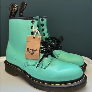 1460 Smooth Leather 8 Eye Lace Up Peppermint Boots